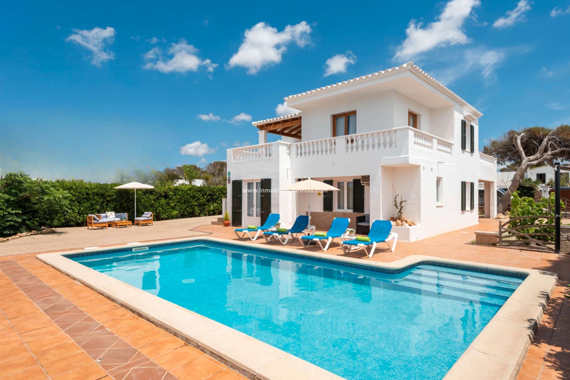 Vista exterior de Casa o xalet en venda en Ciutadella de Menorca amb Aire condicionat, Jardí privat i Piscina