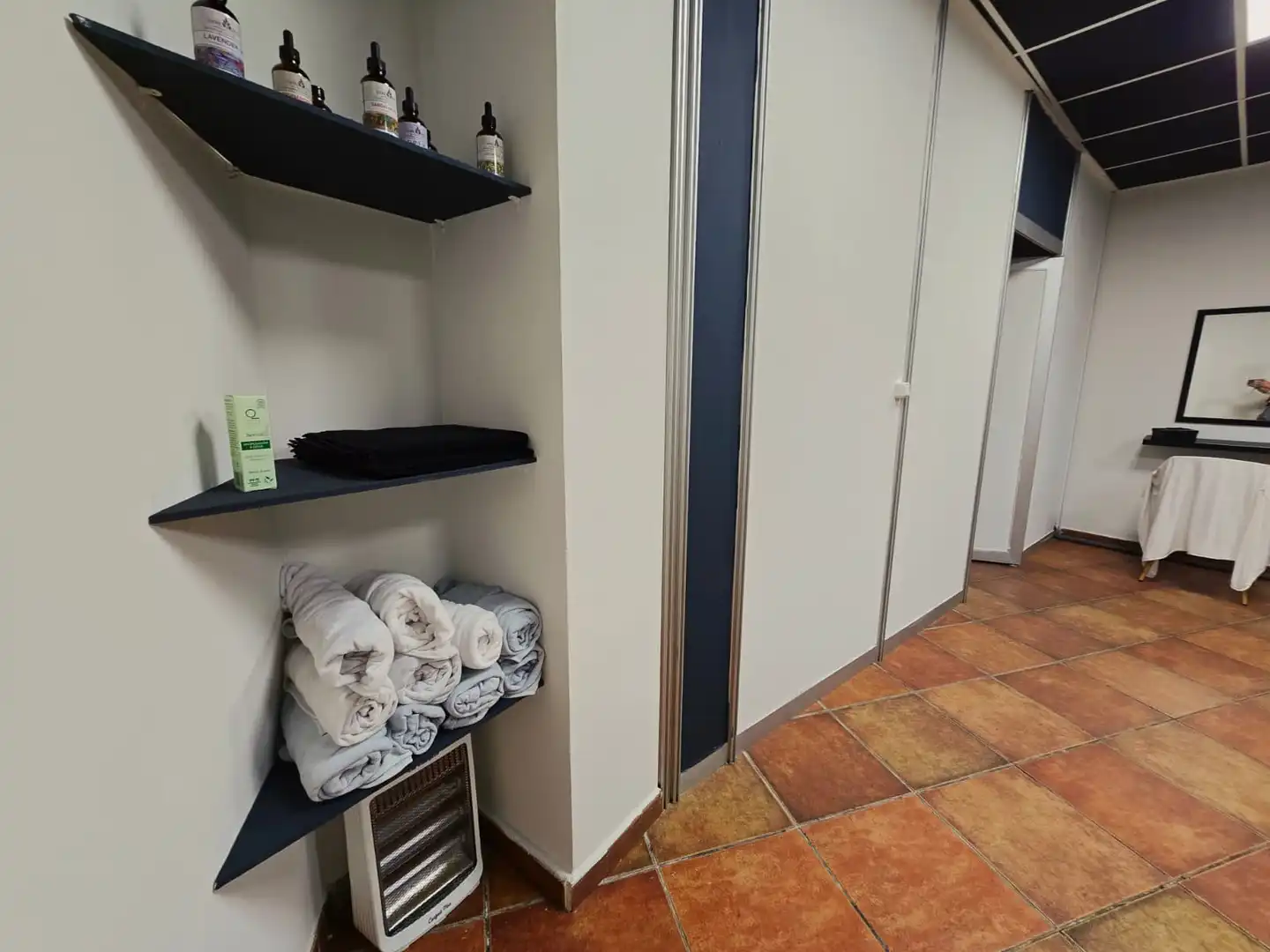 Business premises for transfer in Carrer de Ramon J. Sender, imagen 29