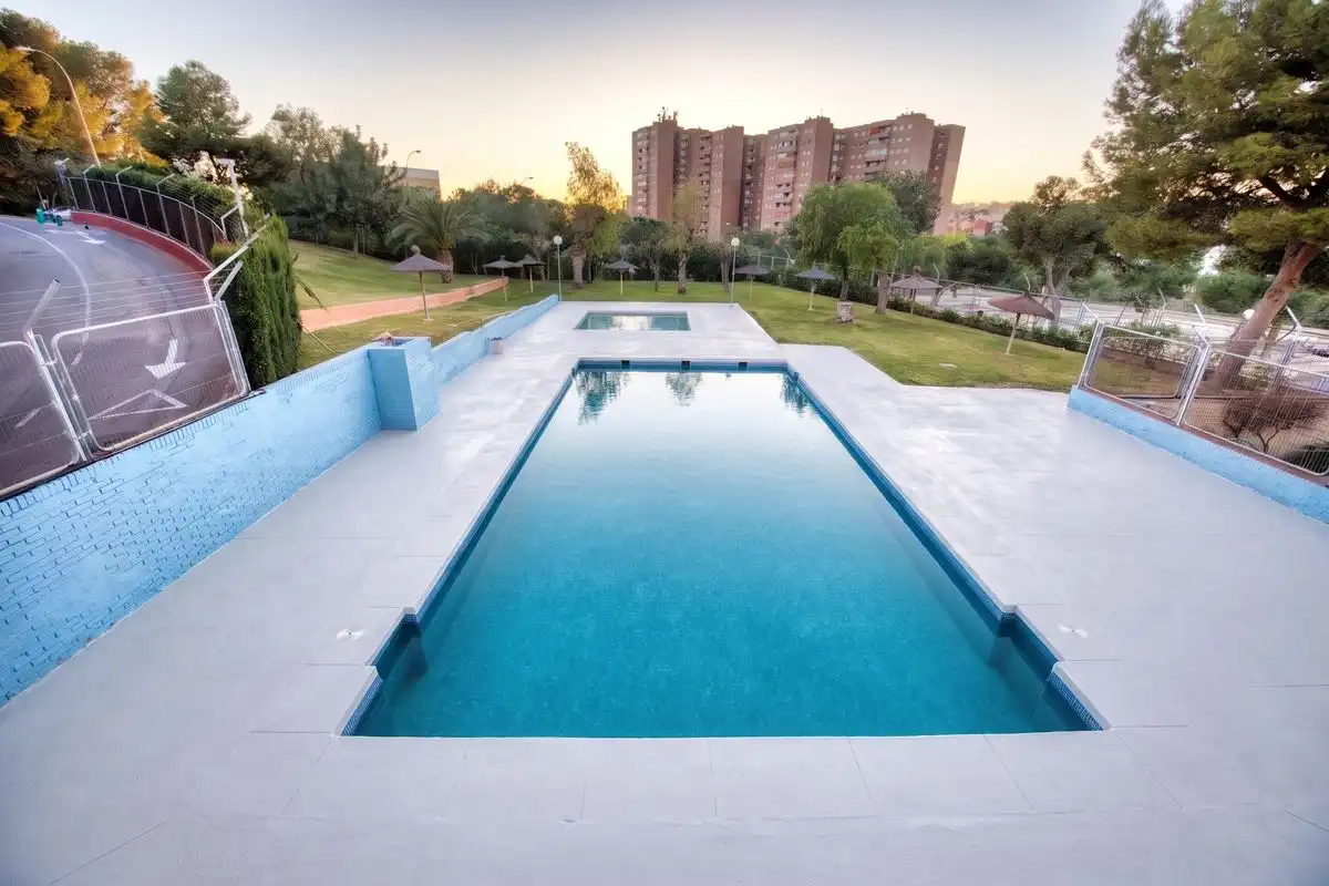 Piso con piscina en venta en C. Pintor Pedro Camacho, imagen 21