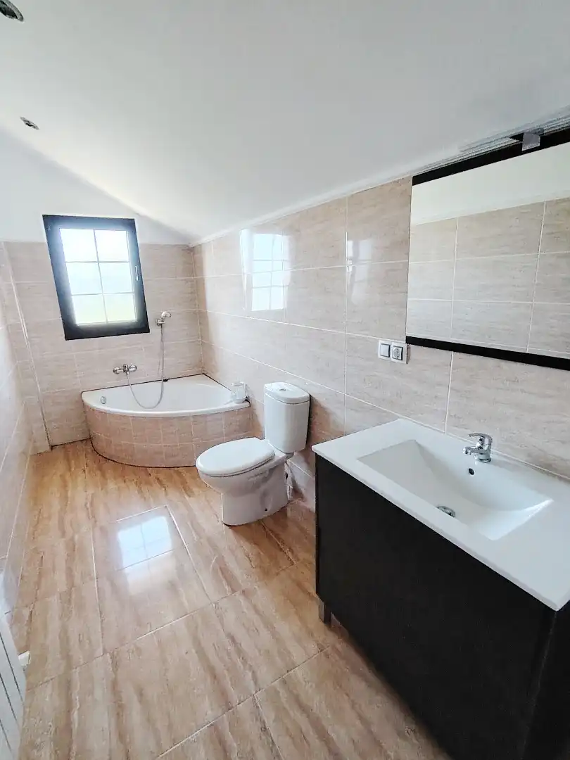 Baño de Casa o chalet en venta en Gijón  con Calefacción, Jardín privado y Parquet