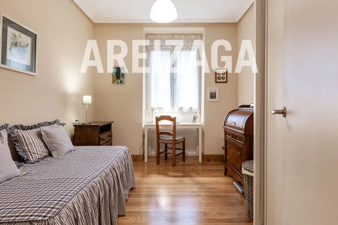 Habitación de Piso en venta en Donostia - San Sebastián  con Calefacción y Balcón