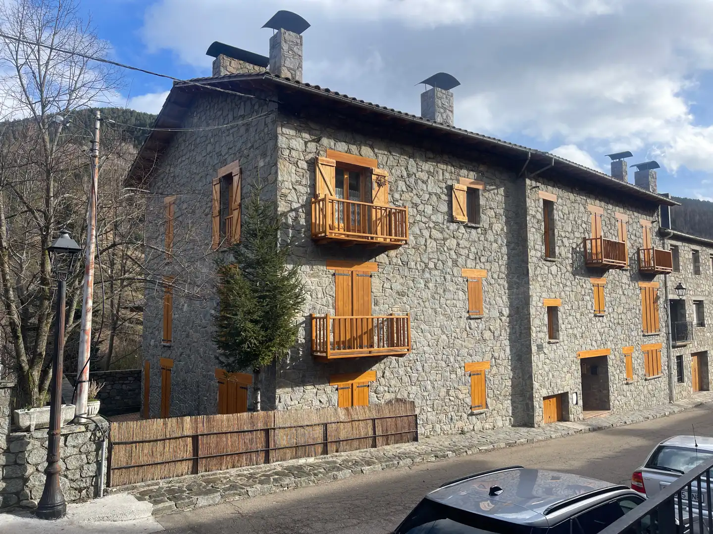 Vista exterior de Àtic en venda en Setcases amb Calefacció, Parquet i Traster