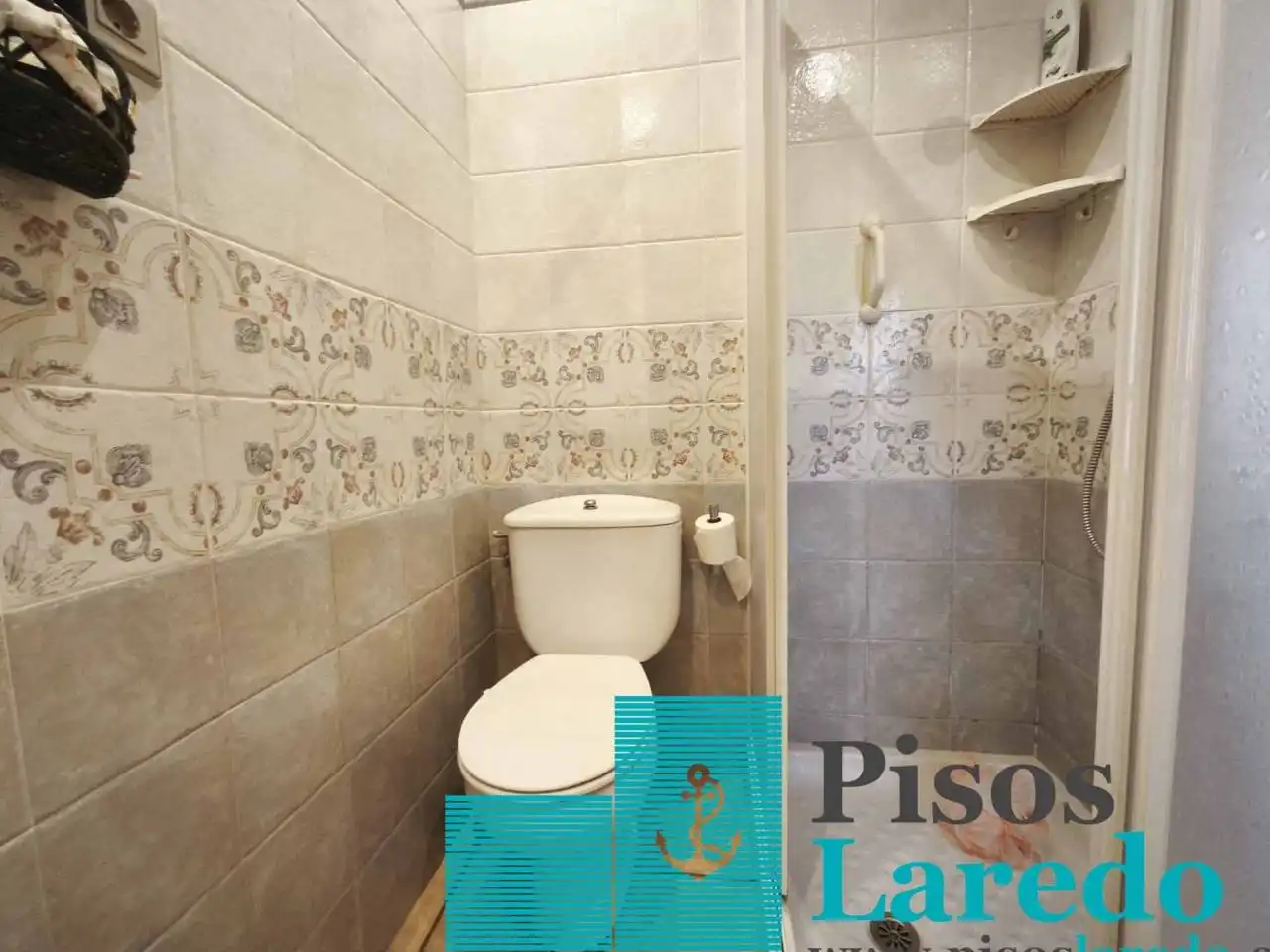 Badezimmer von Maisonette zum Verkauf in Laredo mit Heizung, Parkett und Terrasse