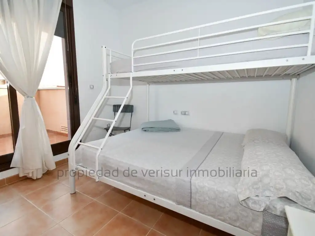 Habitación de Apartamento de alquiler en Águilas con Aire acondicionado, Jardín privado y Piscina