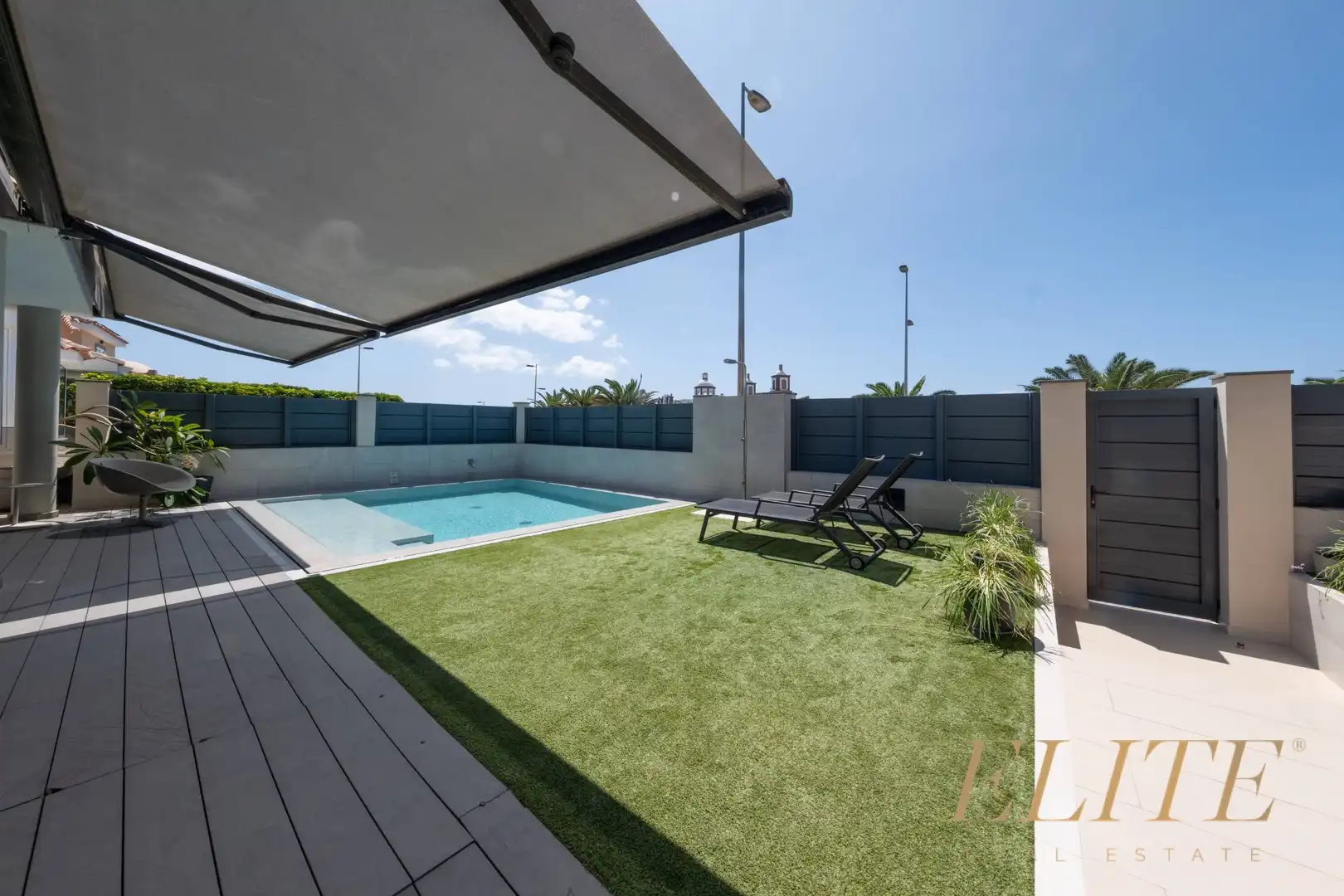 Piscina de Casa adosada en venda en San Bartolomé de Tirajana amb Aire condicionat, Jardí privat i Terrassa