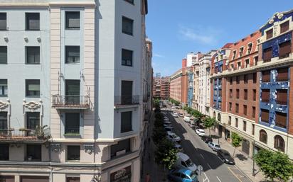 Vista exterior de Pis en venda en Bilbao  amb Calefacció