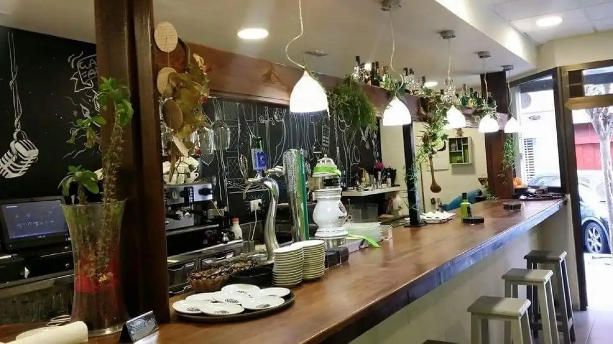 Local comercial en traspàs a Benalúa - Babel