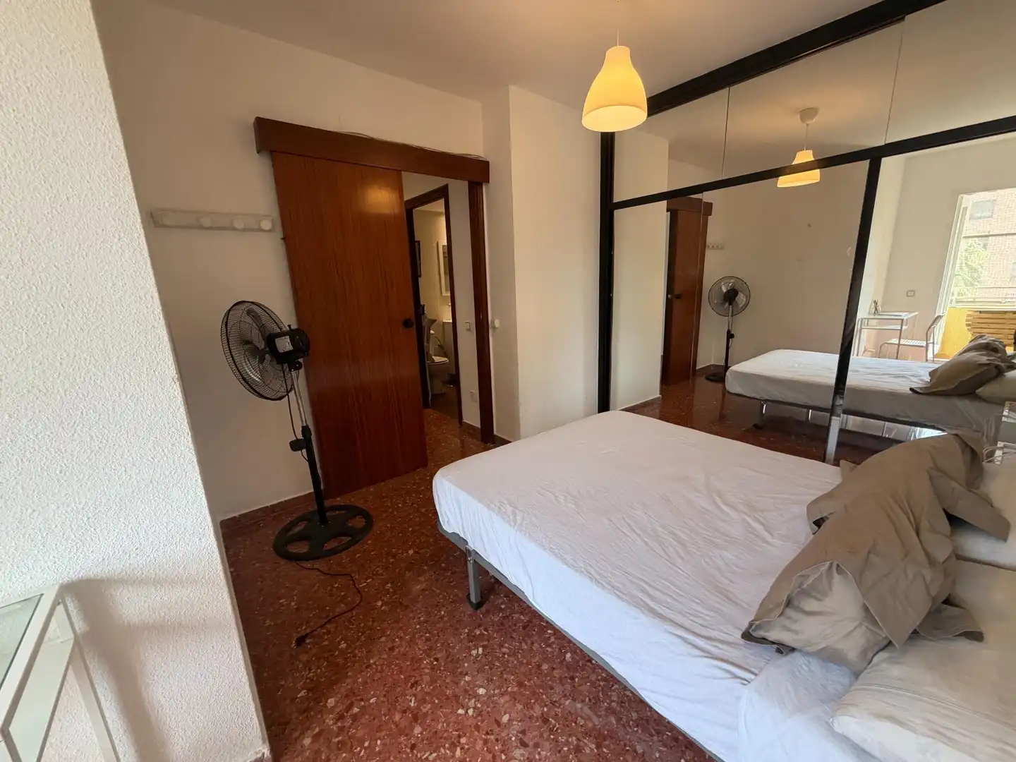 Habitación de Piso para compartir en Valencia con Aire acondicionado, Trastero y Amueblado