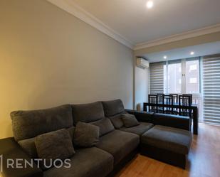 Living room of Flat to rent in  Madrid Capital  with Air Conditioner, Heating and Furnished