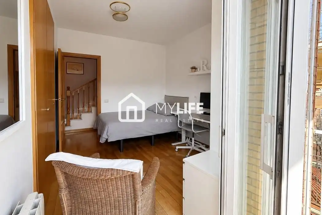 Bedroom of Attic for sale in Barcelona  with Air Conditioner, Heating and Parquet flooring