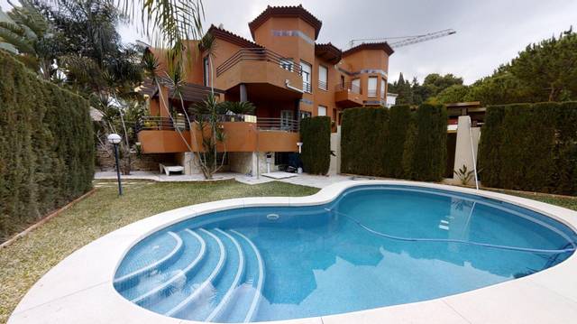 Casa adosada en Venta en La Colina