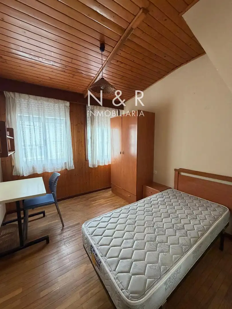 Habitación de Ático de alquiler en Santiago de Compostela  con Amueblado