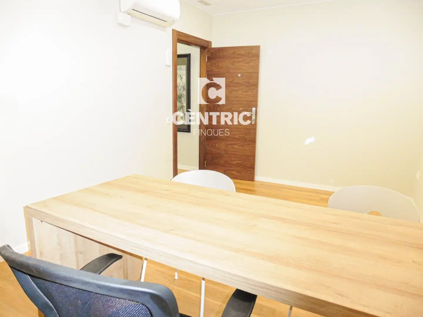 Office for rent in Centre