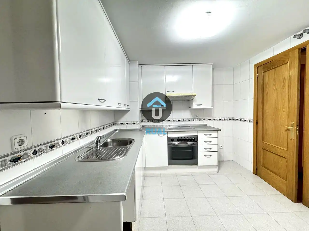 Kitchen of Flat for rent in Madrid  with Heating, Storage room and Community pool
