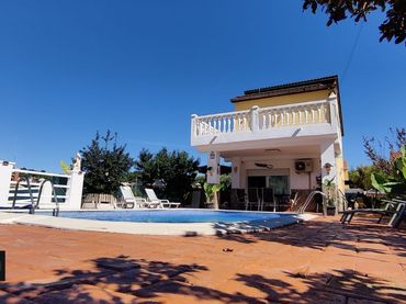 Xalet amb balcó en venda a Costa Cunit - Els Jardins - Els Rosers