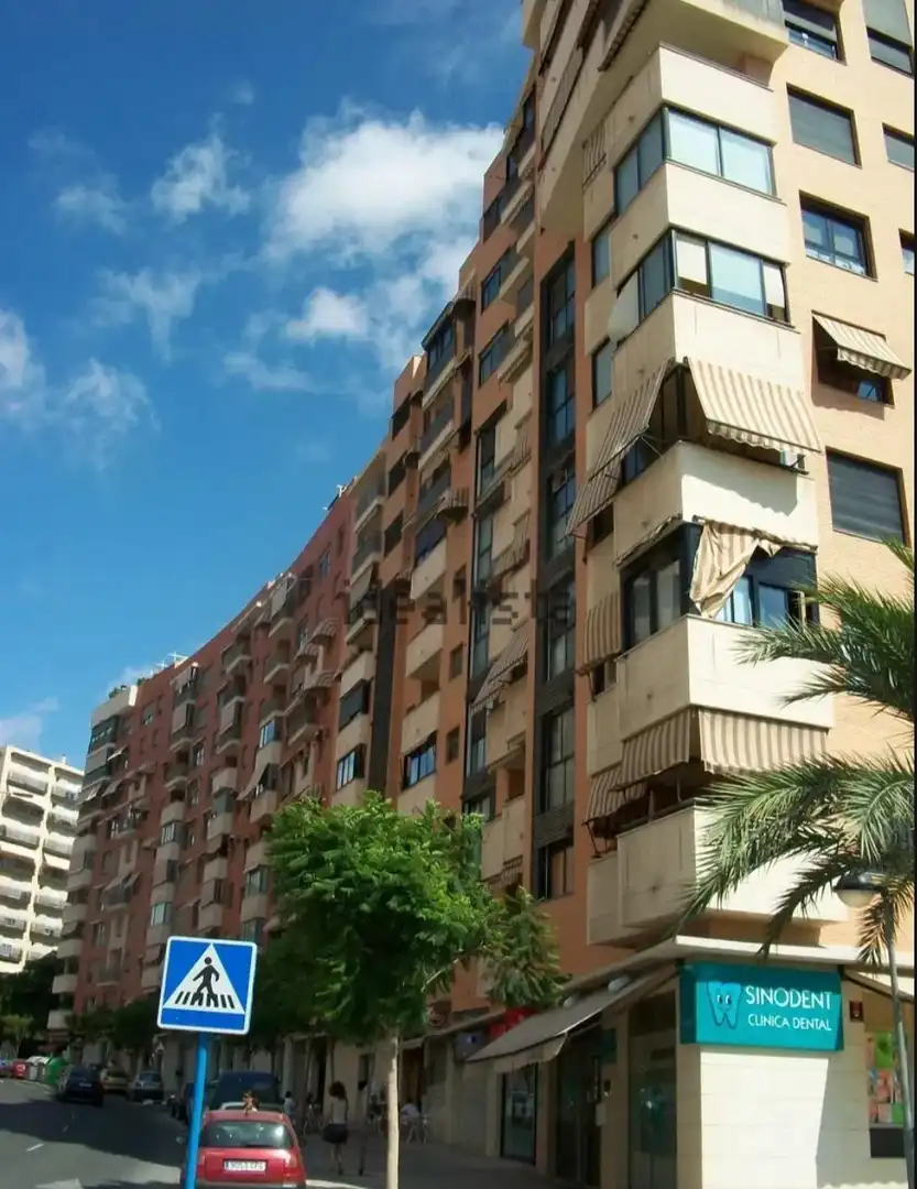 Vista exterior de Apartament de lloguer en Alicante / Alacant amb Terrassa, Moblat i Balcó