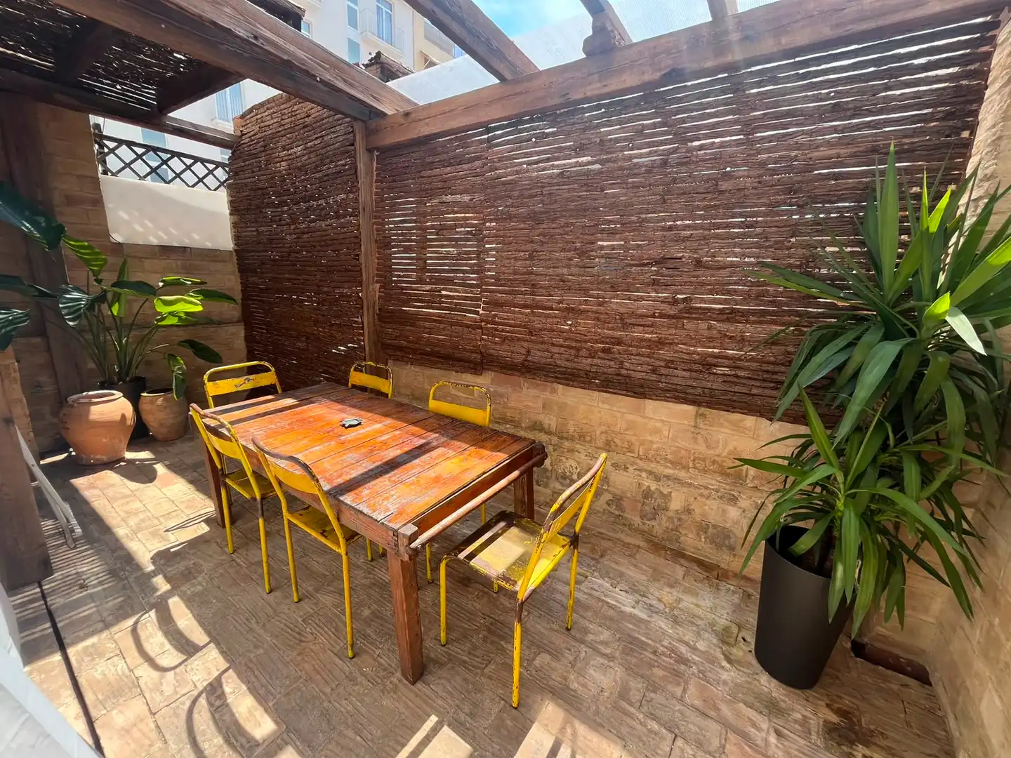 Flat with terrace to rent in Carrer de Dénia 35