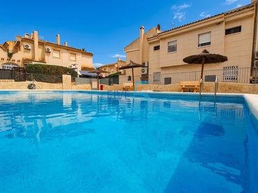 Maison mitoyenne avec balcon à vendre à San Fulgencio