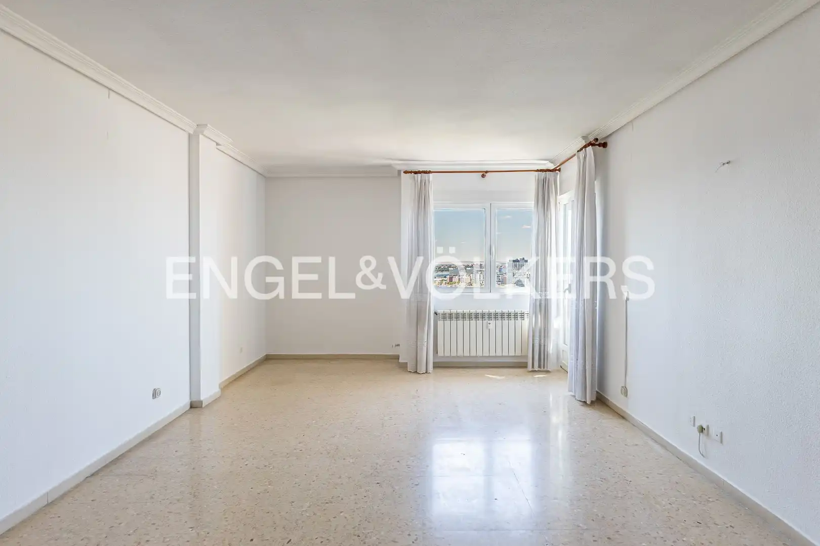 Living room of Flat for sale in Madrid  with Air Conditioner, Heating and Terrace
