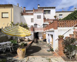 Exterior view of House or chalet for sale in La Bisbal del Penedès