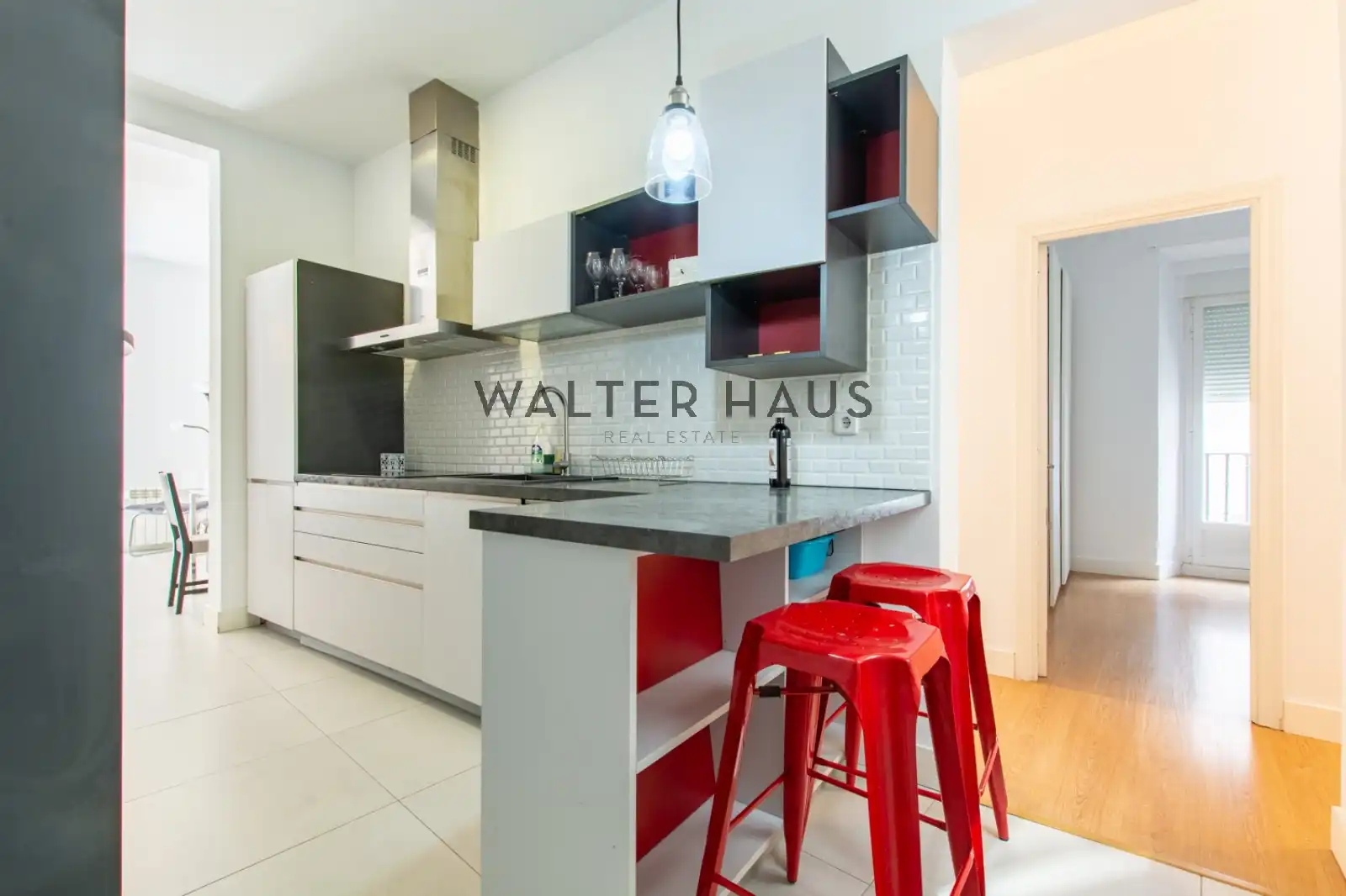 Piso con terraza en venta en Calle de la Luna, imagen 3