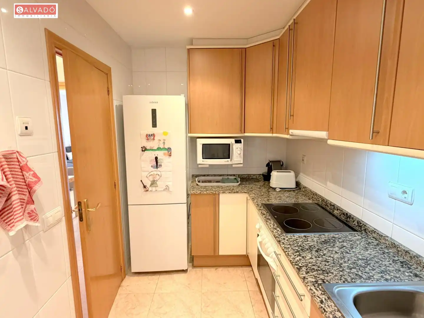 Küche von Wohnung zum Verkauf in Calafell mit Klimaanlage, Privatgarten und Terrasse