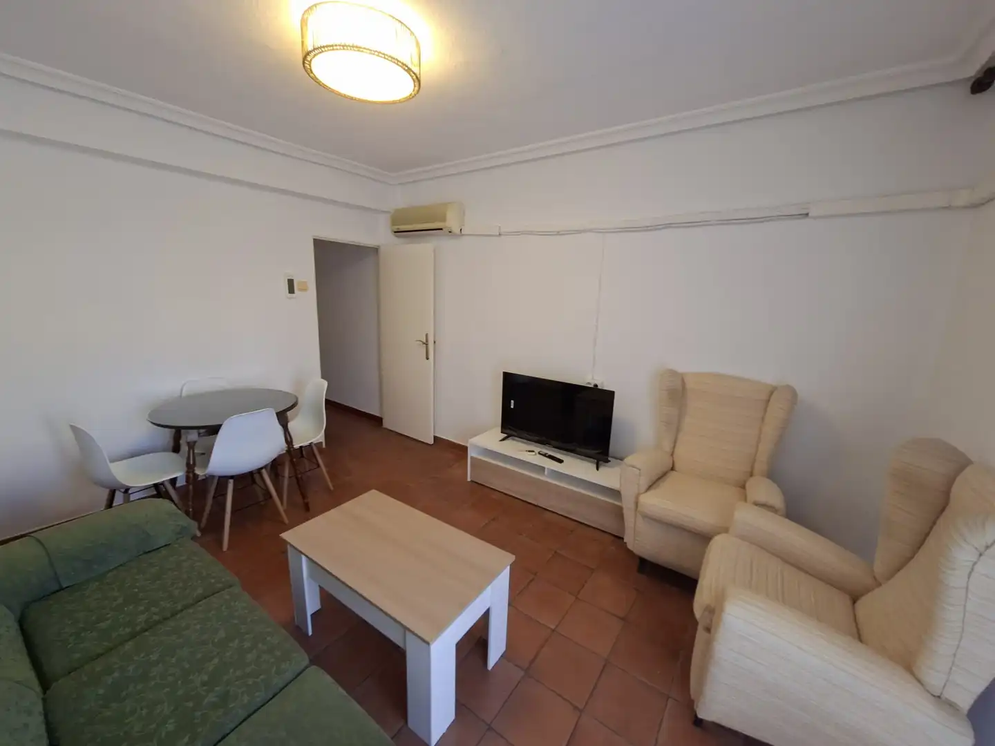 Living room of Flat for share in Plasencia  with Furnished