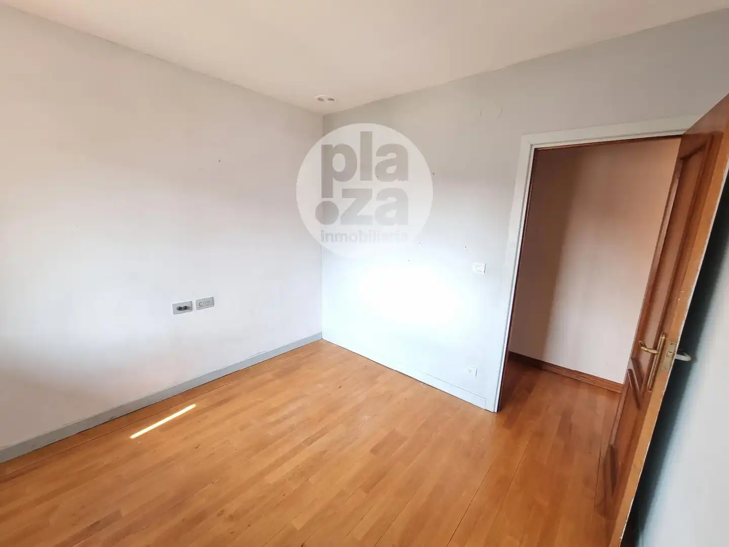 Dormitori de Pis en venda en Burgos amb Calefacció, Terrassa i Traster