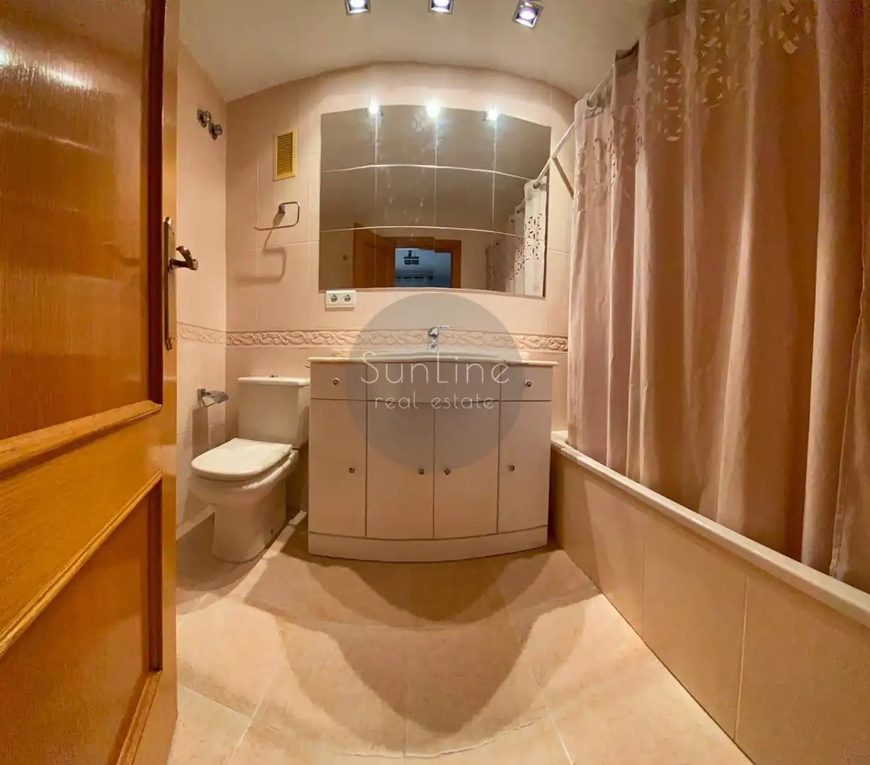 Bathroom of Flat for rent in Valencia  with Air Conditioner, Terrace and Storage room
