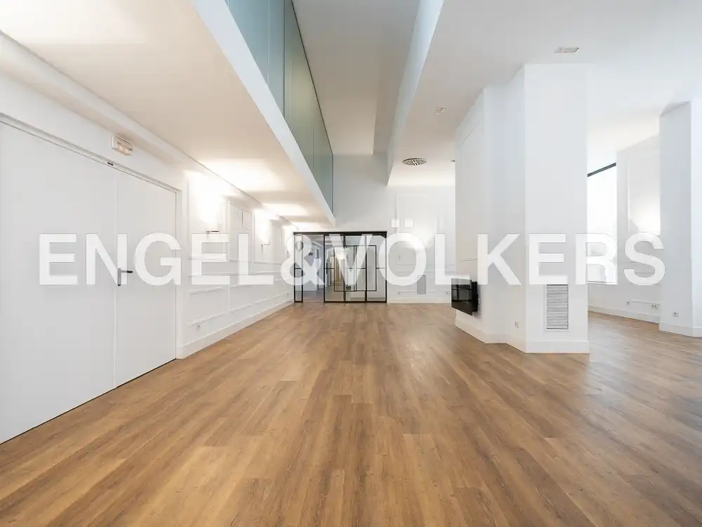 Flat for sale in Valencia  with Air Conditioner, Heating and Storage room