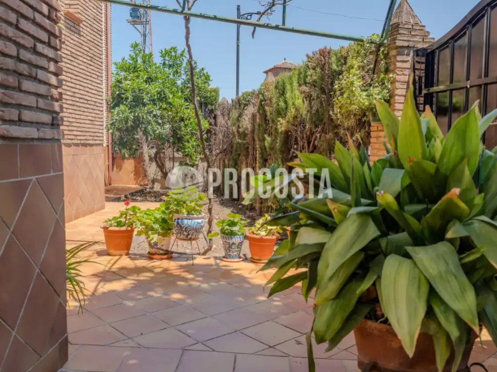 Terrassa de Casa o xalet en venda en Fuente Vaqueros amb Aire condicionat, Jardí privat i Terrassa