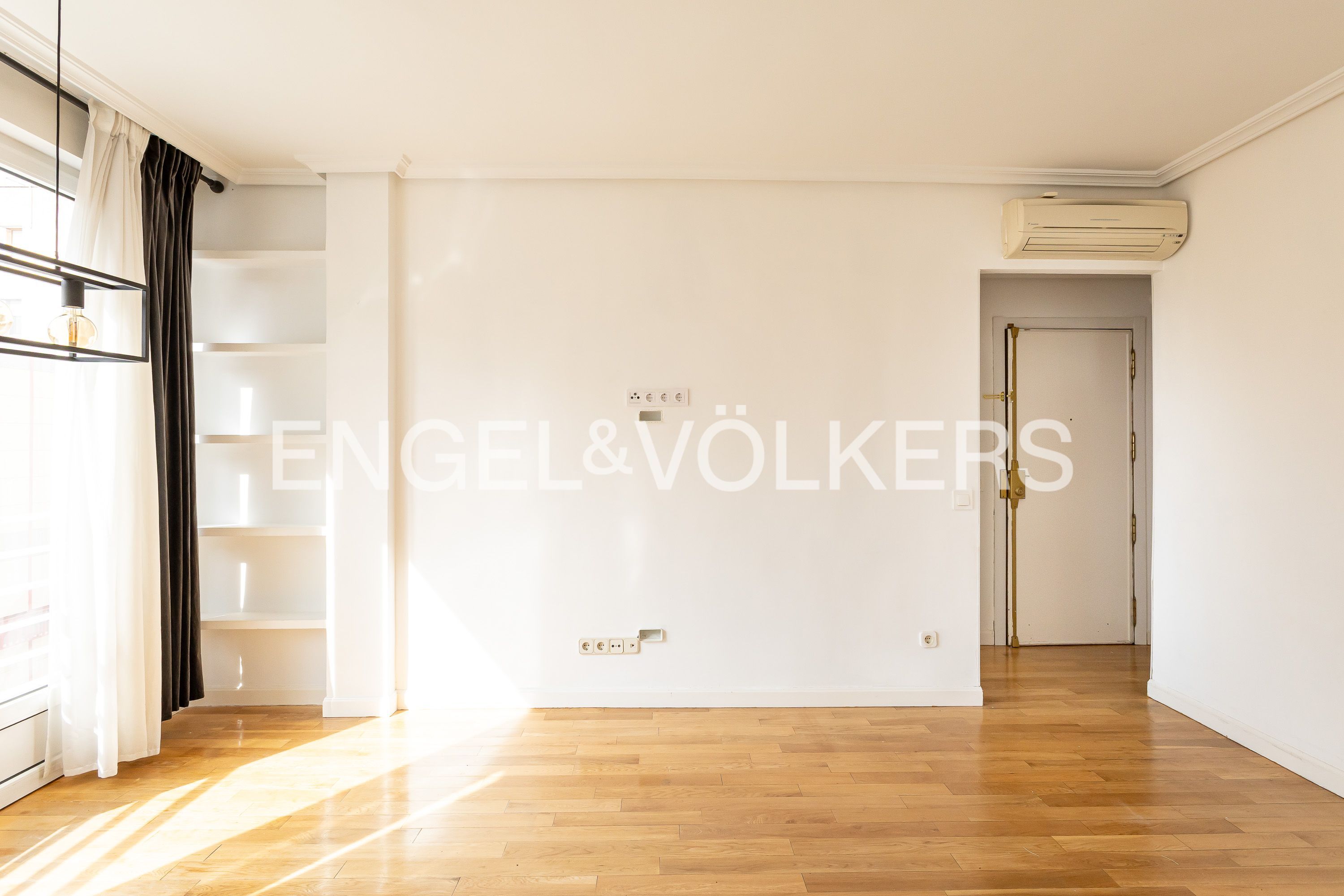 Sala de estar de Piso de alquiler en  Madrid Capital con Aire acondicionado, Calefacción y Se aceptan mascotas