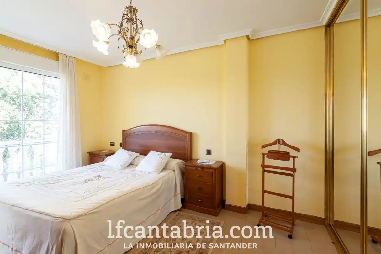 Habitación de Casa o chalet en venta en Santa Cruz de Bezana con Calefacción, Jardín privado y Trastero