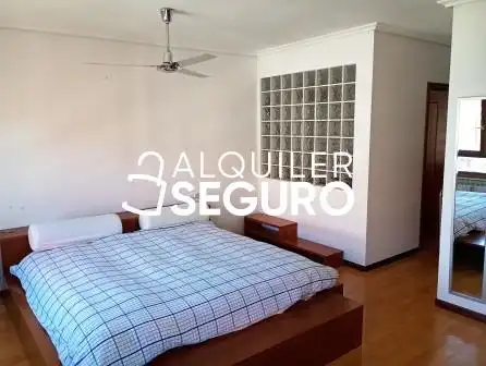 Habitación de Piso de alquiler en Vitoria - Gasteiz con Calefacción y Amueblado