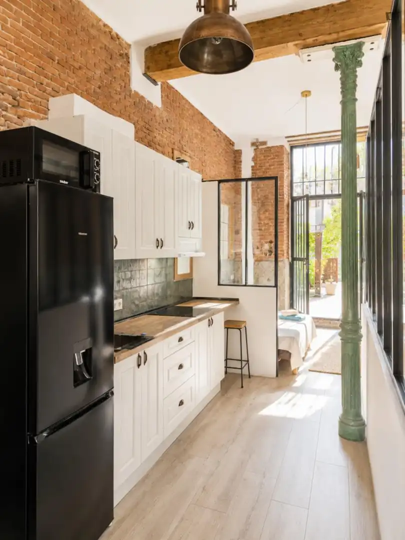 Cuina de Apartament de lloguer en Madrid amb Moblat, Microones i Internet