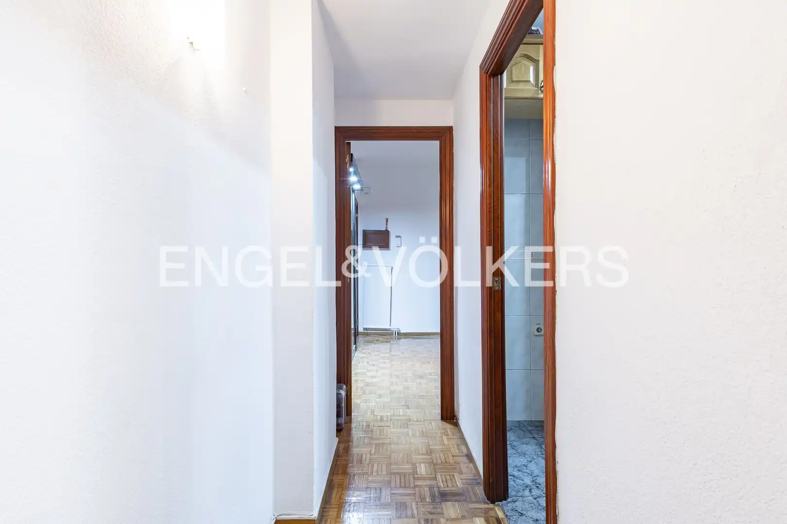 Wohnung zum Verkauf in Barcelona mit Klimaanlage, Heizung und Parkett