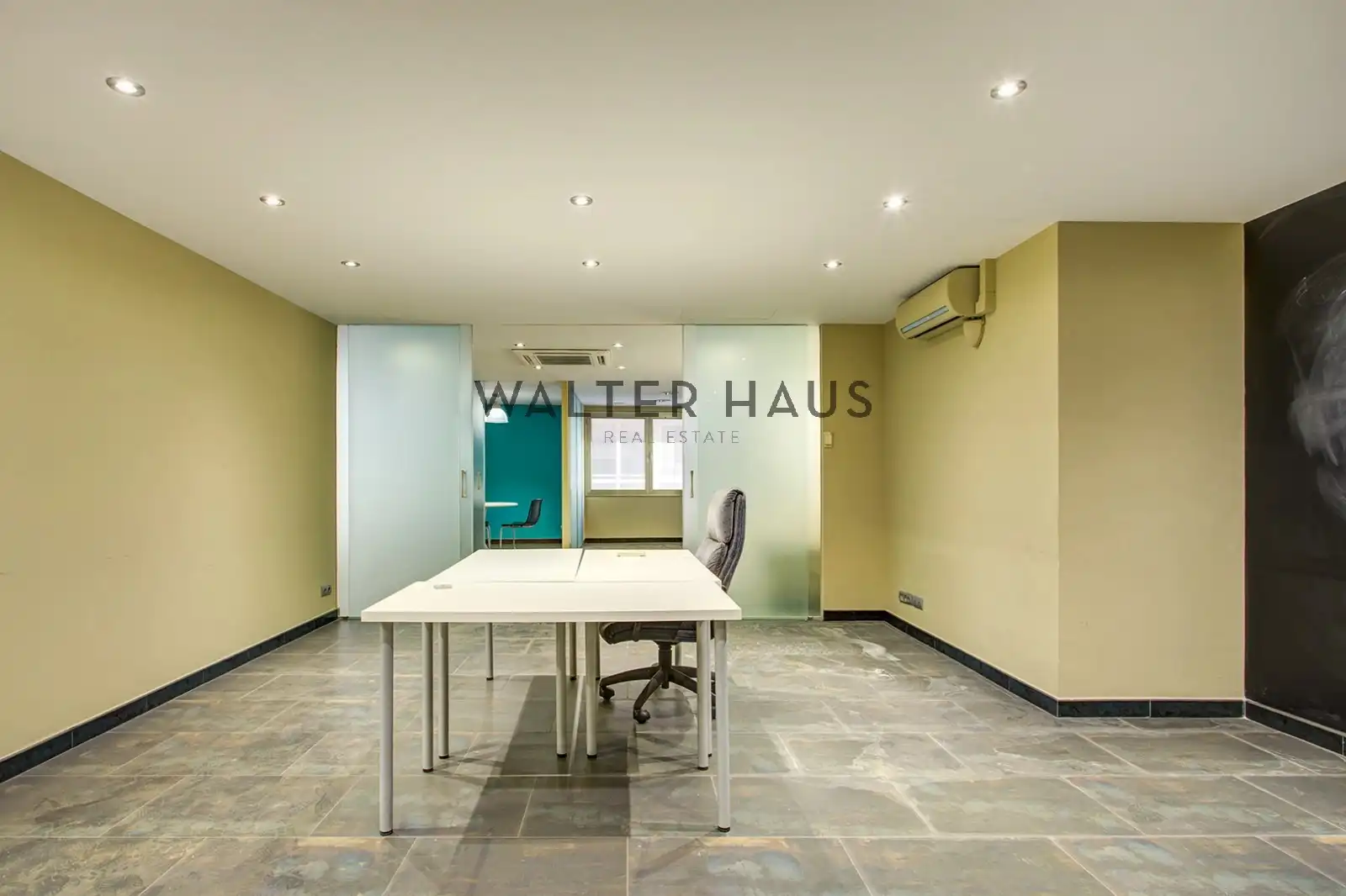 Office for sale in Barcelona  with Air Conditioner