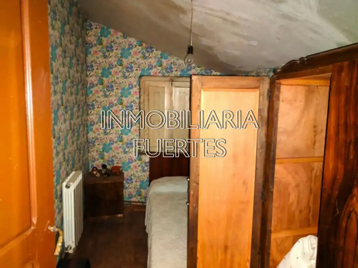 Dormitori de Finca rústica en venda en Santa Colomba de Curueño amb Calefacció, Jardí privat i Parquet
