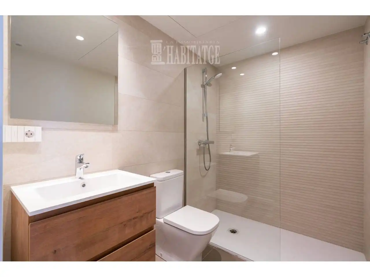 Baño de Piso en venta en Vic con Calefacción