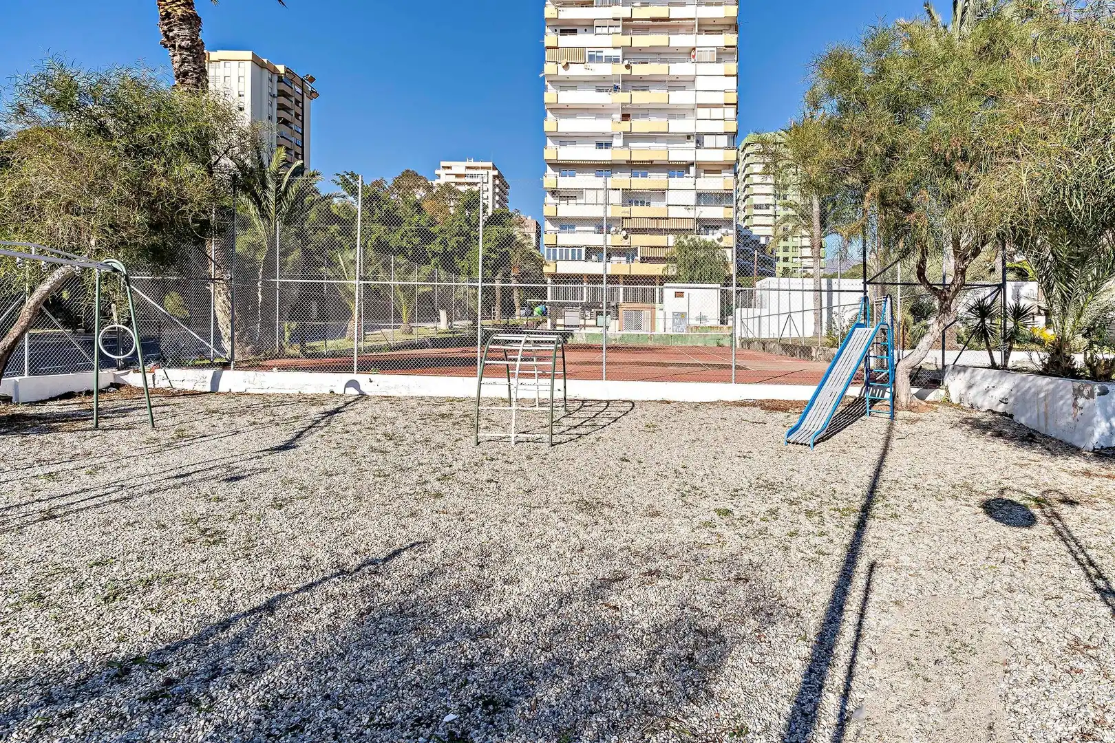 Aparcament de Pis de lloguer en Roquetas de Mar amb Aire condicionat, Calefacció i Moblat