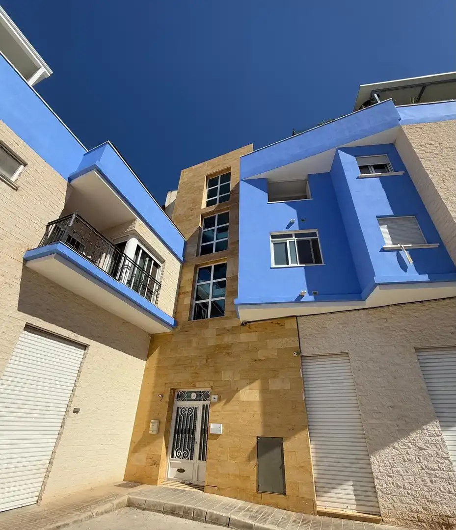 Außenansicht von Wohnung zum Verkauf in Orihuela mit Terrasse, Abstellraum und Balkon