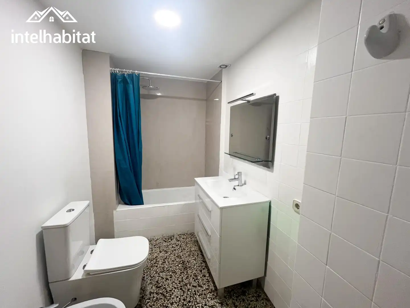 Baño de Piso en venta en Gandia con Terraza, Amueblado y Balcón