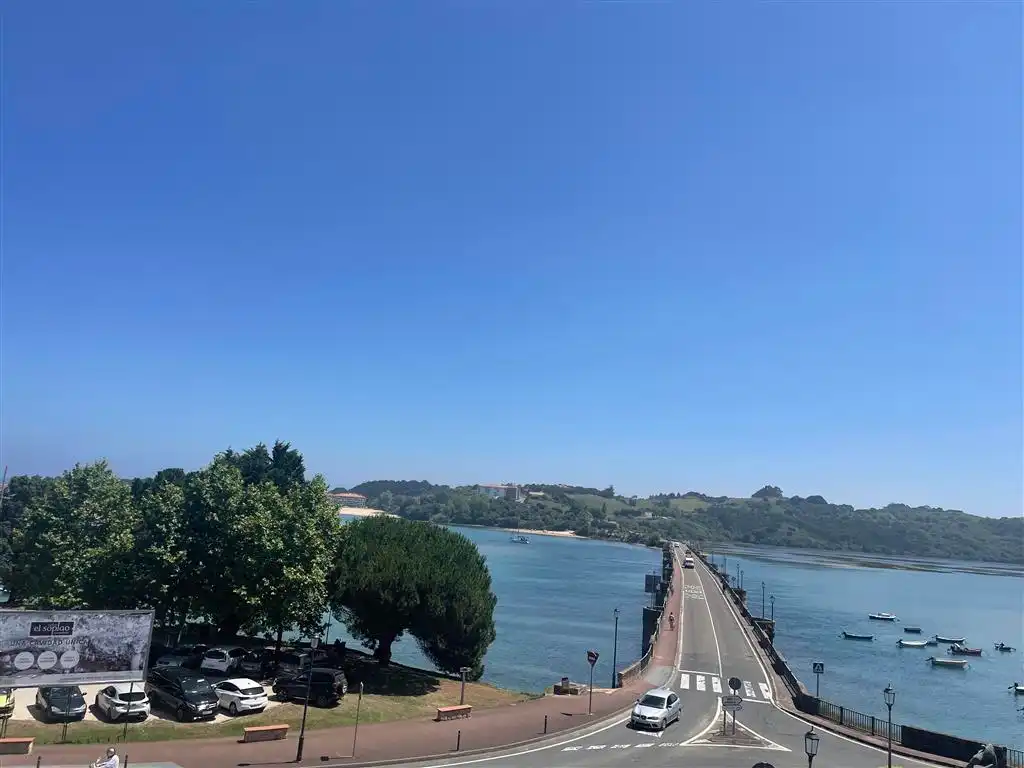 Vista exterior de Piso en venta en San Vicente de la Barquera con Calefacción, Amueblado y Horno