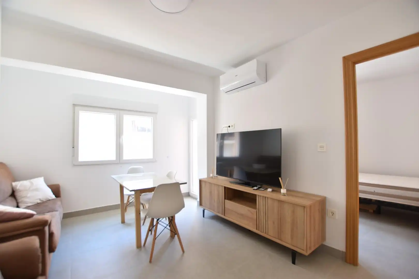 Living room of Flat for rent in Granada  with Air Conditioner and Furnished