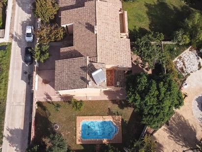 Vista exterior de Casa o xalet en venda en Vinaròs amb Aire condicionat, Terrassa i Piscina