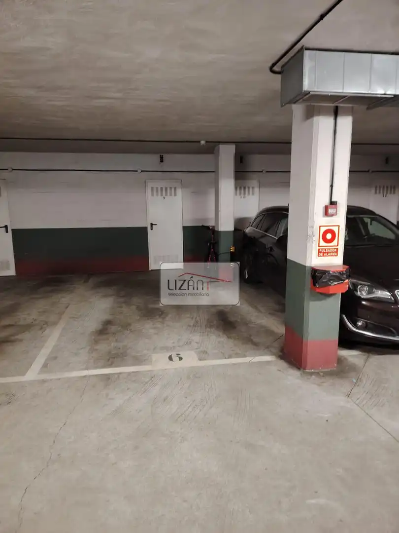 Parkplatz von Wohnung zum Verkauf in Oviedo  mit Heizung, Parkett und Abstellraum