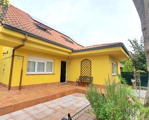 Jardí de Casa o xalet en venda en Gijón  amb Piscina