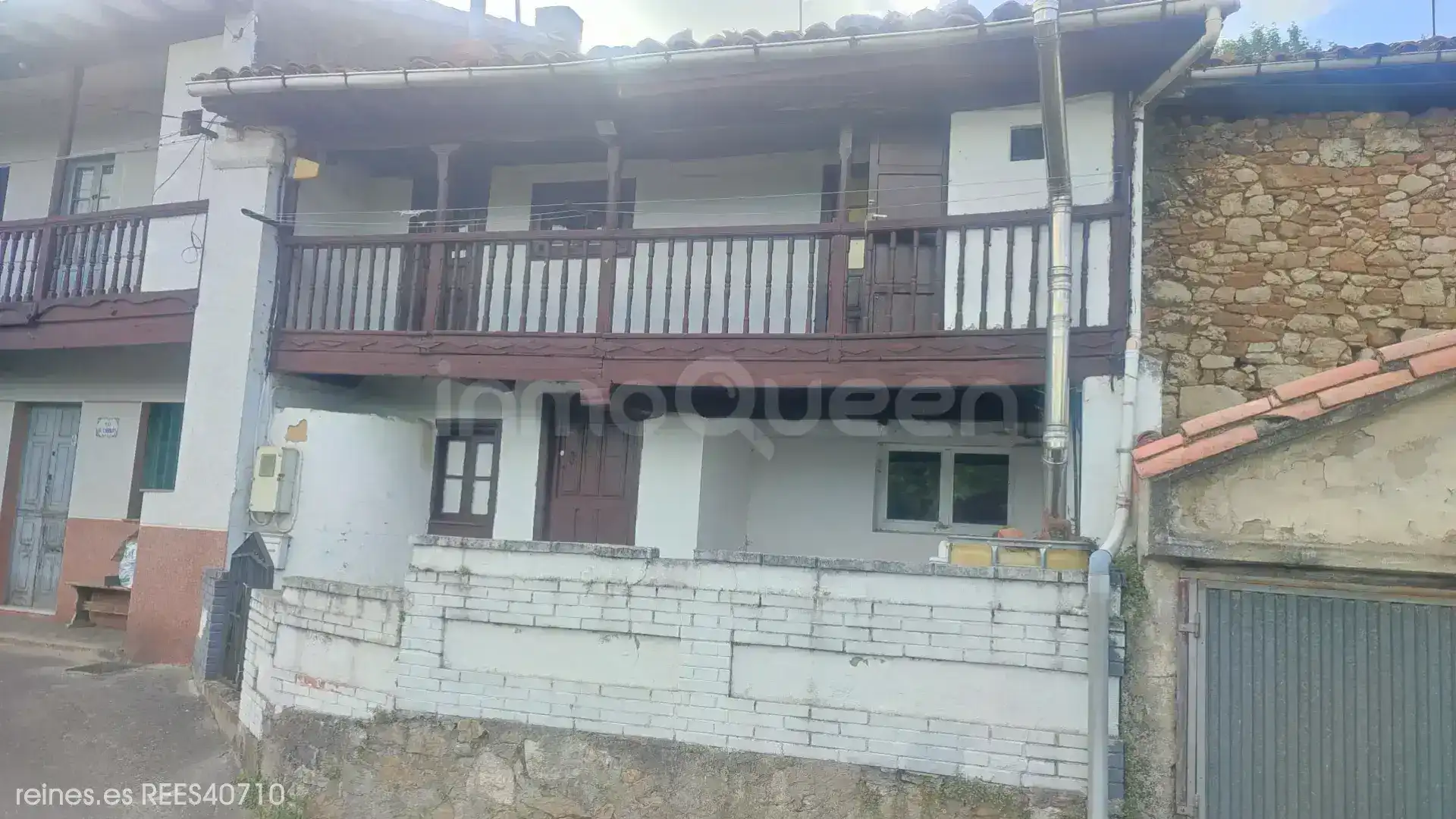 Vista exterior de Casa adosada en venta en Morcín con Calefacción, Terraza y Amueblado