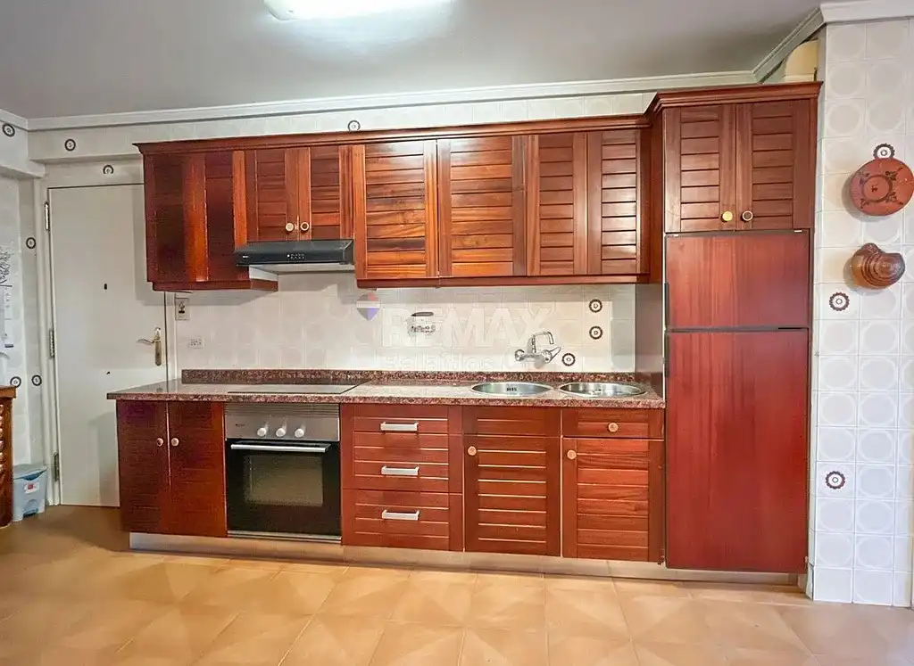 Cocina de Piso en venta en Vigo  con Calefacción, Parquet y Terraza