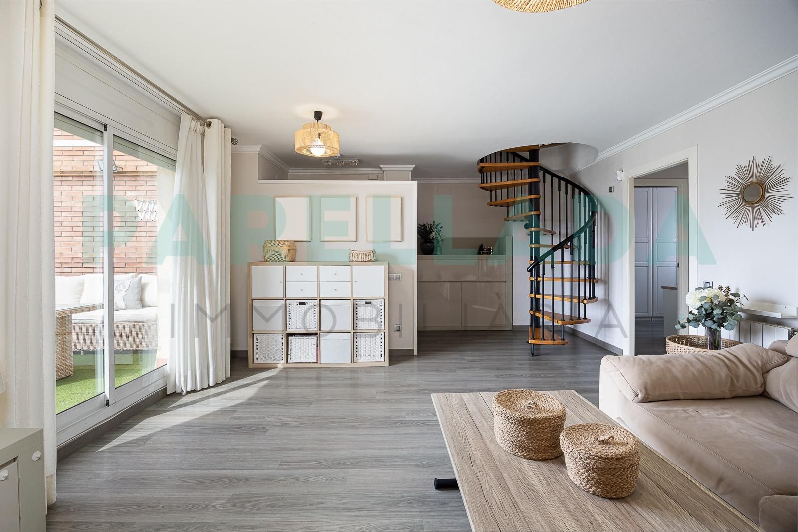 Sala de estar de Dúplex en venta en Badalona con Aire acondicionado y Terraza